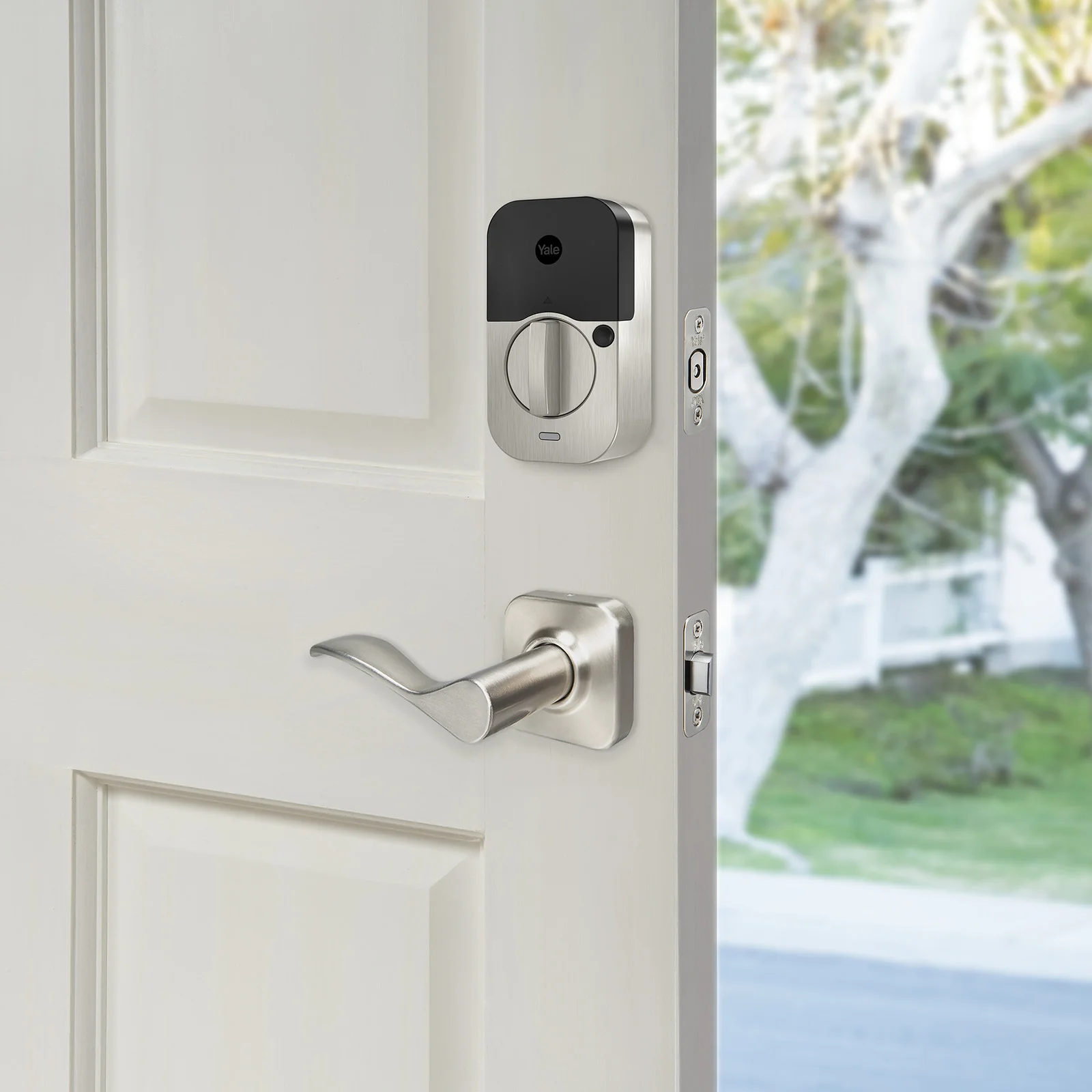 Yale Assure Lock 2 Plus with Wi-Fi and Norwood Lever - Image 3