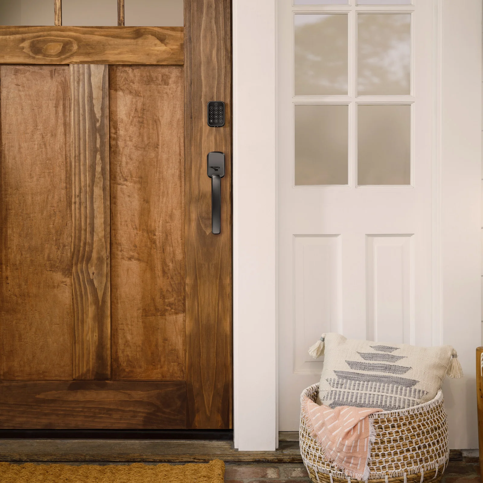 Yale Assure Lock 2 Plus with Bluetooth and Ridgefield Handle - Image 5
